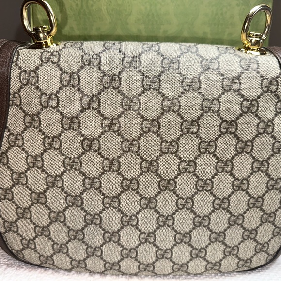 Gucci Beige and Gold Shoulder Bag - Picture 2 of 7